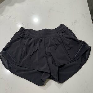 Lululemon hotty hot high rise lined shorts 2.5